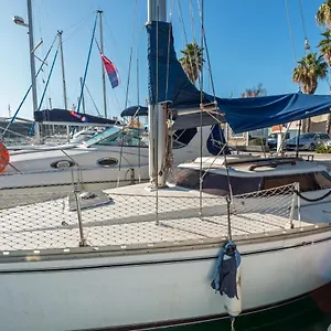  Botel Pequeno Velero En Port Forum Ideal Backpackers Spain